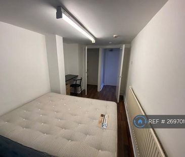 3 bedroom flat to rent - Photo 6