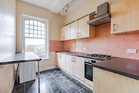 5 bedroom flat to rent - Photo 2