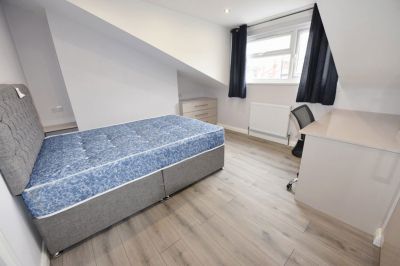 2 bedroom Flat in Cardigan Road, Leeds - Photo 5