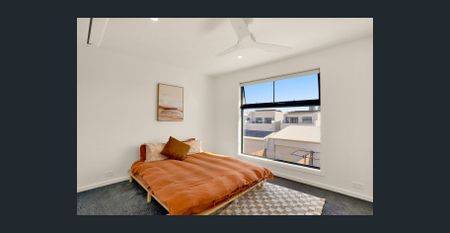 Beachside living - Photo 3