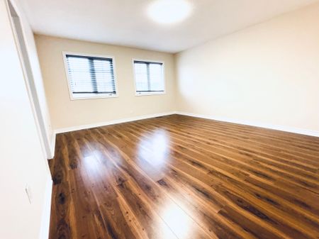 For Lease - 851 Clemens Crescent, Mississauga, Ontario - Photo 5