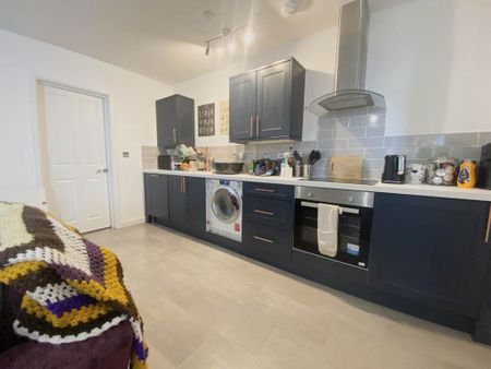 2 bedroom flat to rent - Photo 3