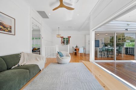 Stunning home in Ashgrove with a surprise out the back. - Photo 2