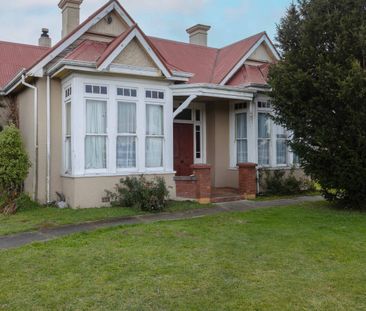 CHARACTER FAMILY HOME - Photo 2