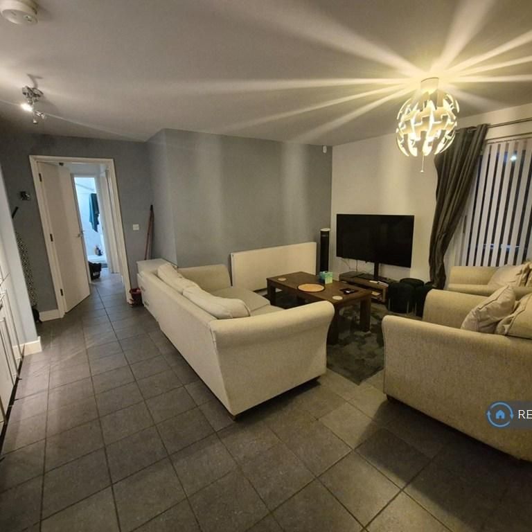 2 bedroom flat to rent - Photo 1