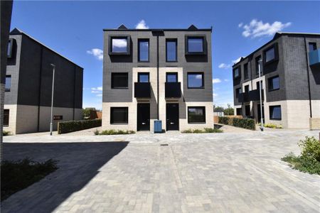 3 bedroom semi-detached house to rent - Photo 2