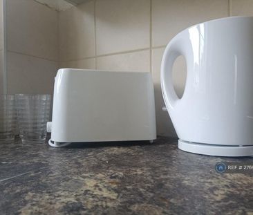 1 bedroom in a house share to rent - Photo 5