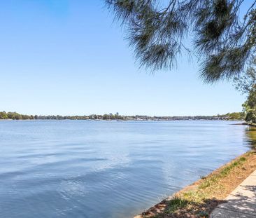 Waterfront living in premium location! - Photo 6