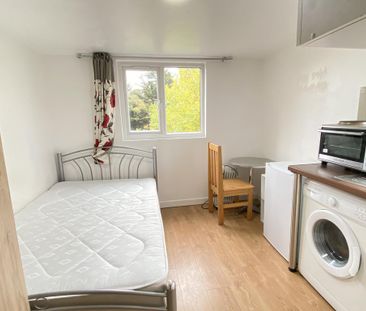 Studio to rent - Photo 2