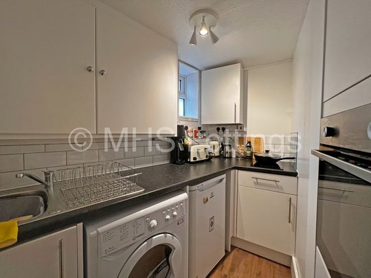 Studio Flat, 2 Manor Terrace, Leeds, LS6 1BU - Photo 1