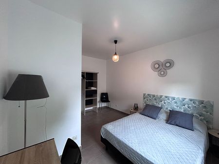 Location Appartement 4 pièces 74m² - Photo 2