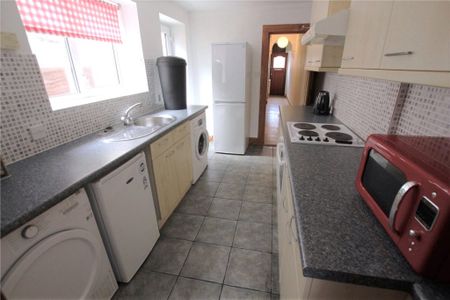 4 Bedroom House - Berkeley Road, Southampton - Photo 3