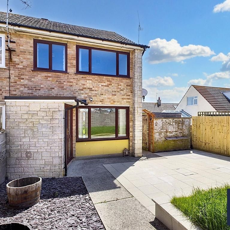 3 bedroom end of terrace house to rent - Photo 1