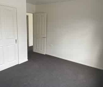 Tidy Two Bedroom in Kensington! - Photo 3