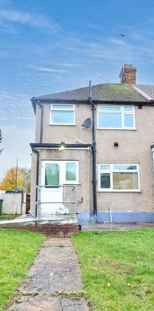 3 bedroom end of terrace house to rent - Photo 2