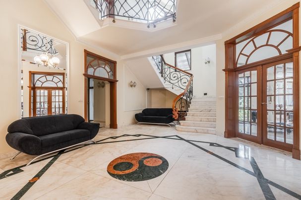 Wyjątkowa rezydencja w Józefowie - Фото 1