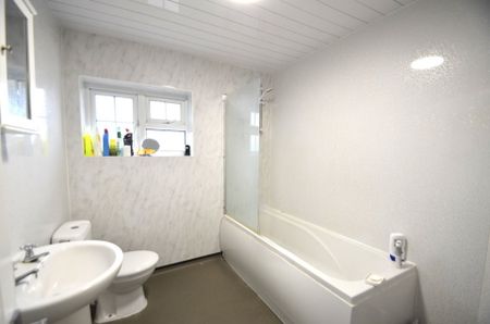 1 bedroom Property to rent - Photo 4