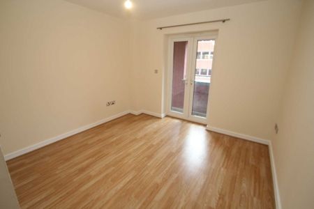 2 bed Apartment for rent - Photo 2