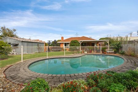 37 Winmalee Drive, - Photo 4