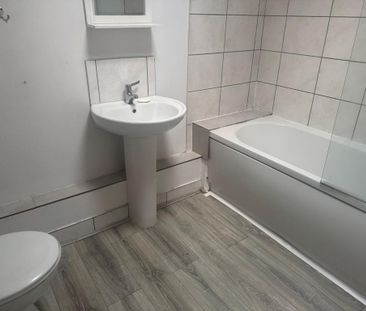 3 bedroom terraced house to rent - Photo 6