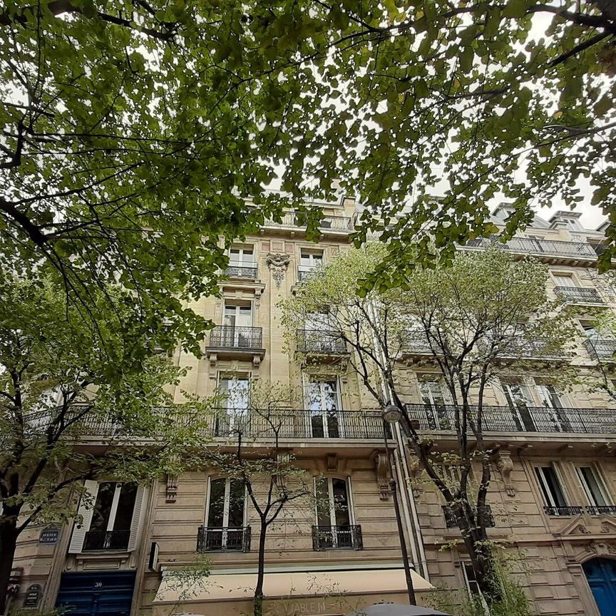 location Appartement T6 DE 184.3m² À PARIS - Photo 2