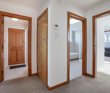 Three bedroom low-maintenance home - Photo 3