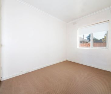 One-bedroom Ground Floor Apartment in a Great Location! - Photo 3