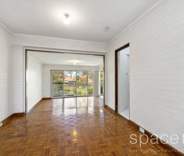 Gorgeous 1 bedroom unfurnished unit in Cottesloe - Photo 1