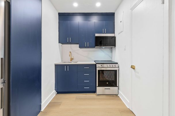 Charming Studio Apartment for Rent in the Heart of Downtown! - Photo 1