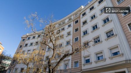 4 room luxury Apartment for rent in Madrid, Spain - Photo 2