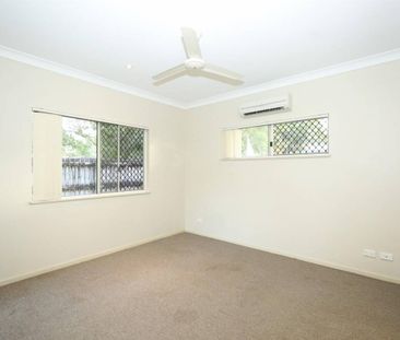 Large Three Bedroom Home with Side Access - Close to Trinity Anglic... - Photo 5