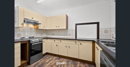 Spacious Three-Bedroom Villa in Convenient Location - Photo 3