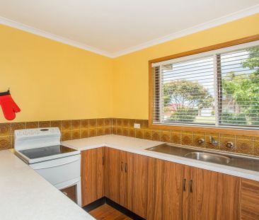 Coastal Living - Spacious Family Home Just Minutes from the Beach - Photo 4