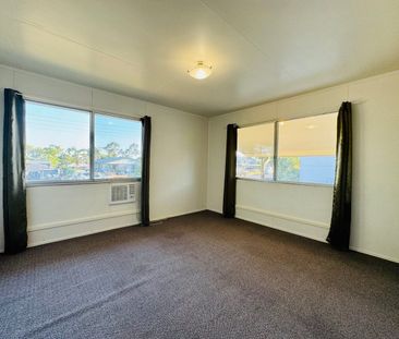 CENTRAL TO TOWN: 3 x BEDROOM HOME WITH MANY EXTRAS - Photo 3