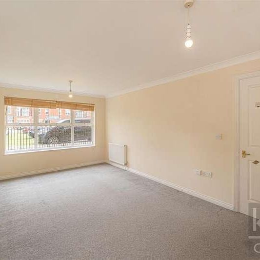 Cobham Close, Enfield, EN1 - Photo 1