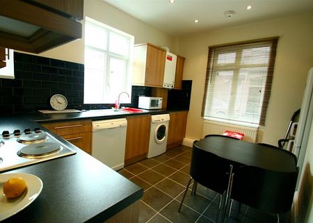 4 Bed - **bills And Cleaning Included** - Grosvenor Street, Sunderland - Photo 4