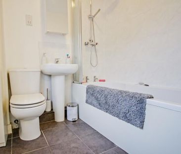 2 bedroom coach house to rent - Photo 5