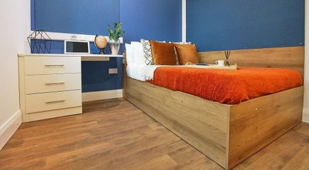 1 bedroom in a flat share to rent - Photo 2