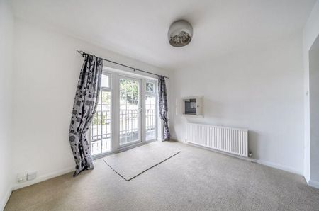 4 bedroom detached house to rent - Photo 2