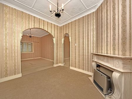 Spacious 3 Bedroom House - Photo 4