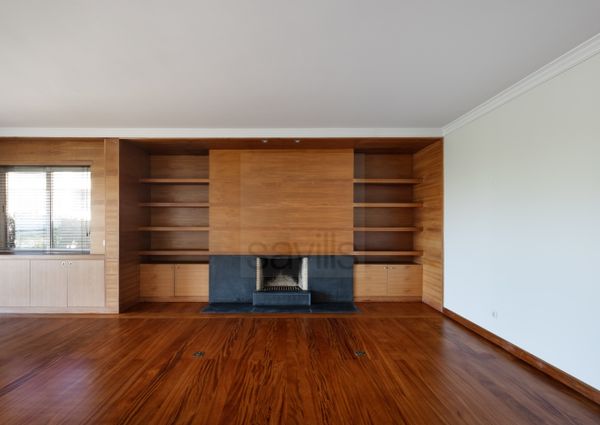 Apartamento T3+1 para arrendar em condomínio fechado na Foz