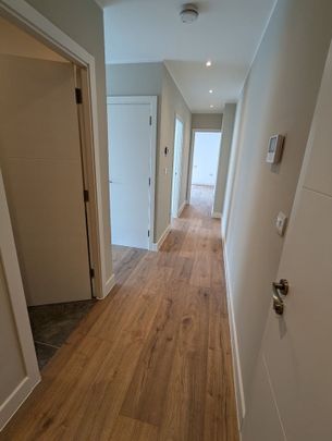 2 Bed Flat, Oto Tower, IG3 - Photo 1