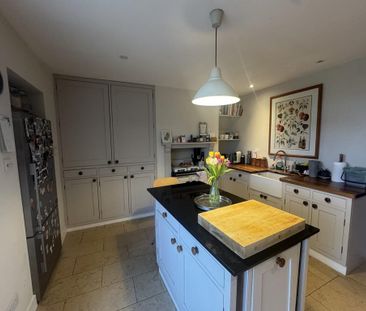 4 bedroom semi-detached house to rent - Photo 6