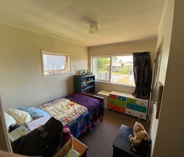 Sunny 3-Bedroom Family Home in the Heart of Howick - Photo 3