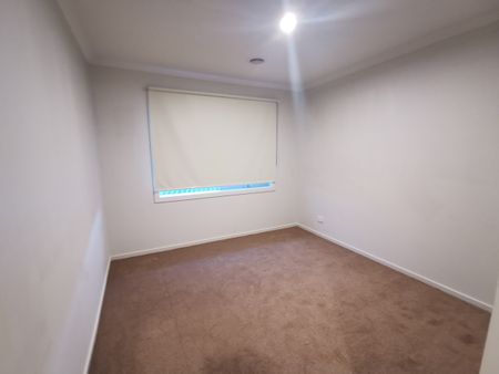 3 Living area double storey Family Home - Photo 3