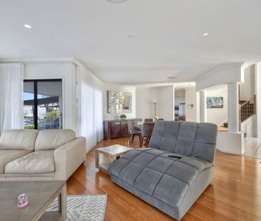 19 Sarasota Key, Broadbeach Waters QLD 4218 - House For Rent | Domain - Photo 3