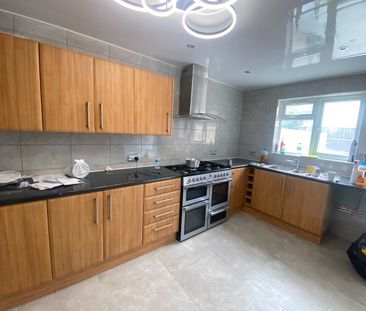 Room in a Shared House, Redriffe Road, E13 - Photo 2