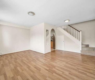 Orchard Close, Wokingham, RG40 - Photo 1