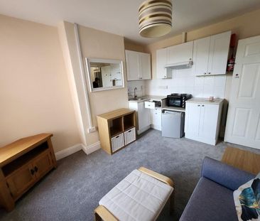 1 bedroom in a house share to rent - Photo 2