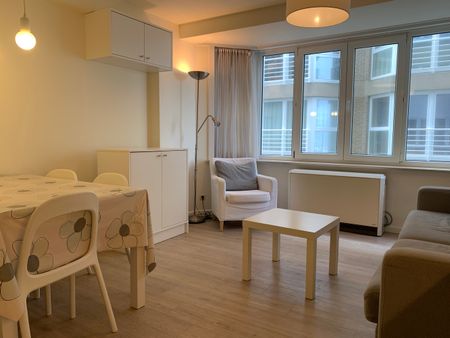 Instapklaar en gemeubeld 2-slaapkamer appartement met zijdelings zeezicht - Photo 4